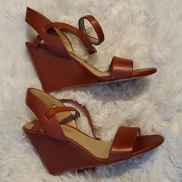 BCBGMazAzria Lennox Leather Wedge Sandals - Picture 3 of 9